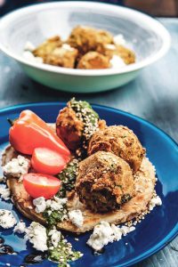 Falafel mit Feta und Tomaten