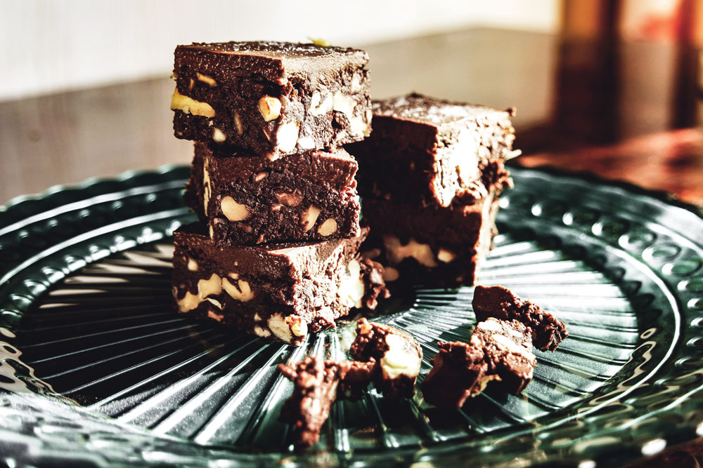 rohvegane Brownies mit Mandeln