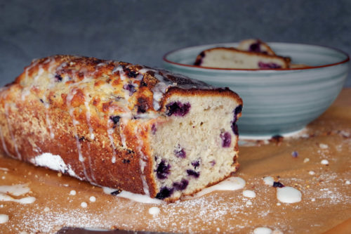 bananenbrot mit blaubeeren