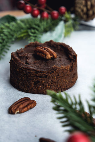 Dattelbrownie mit Pekannüssen