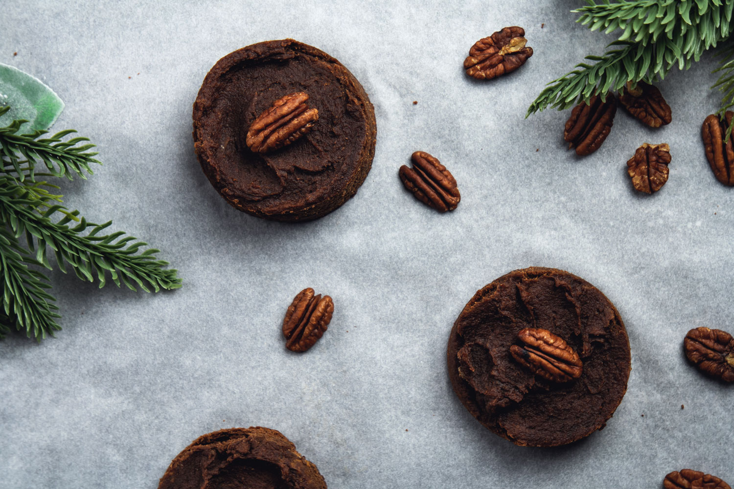 Dattelbrownie mit Pekannüssen