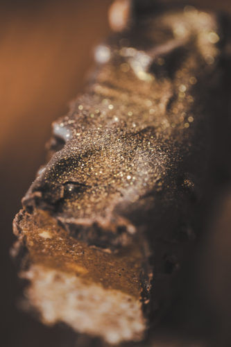 veganes-mandel-twix-mit-glitzer