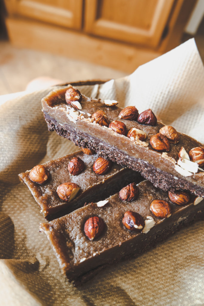 roh vegane haselnuss schnitte von oben