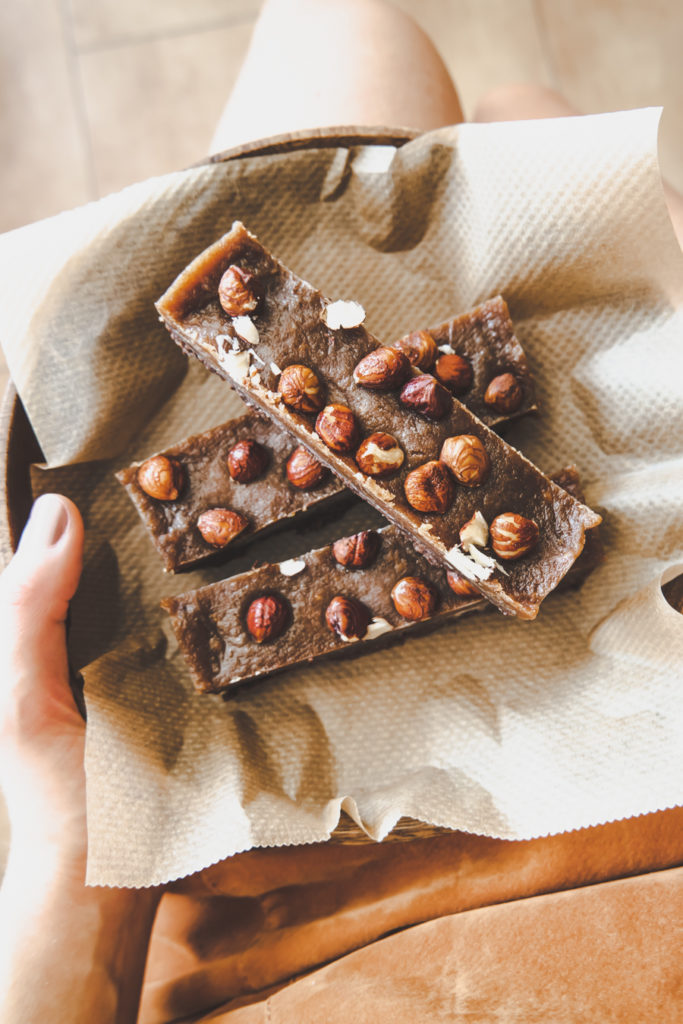 roh vegane haselnuss schnitte von oben