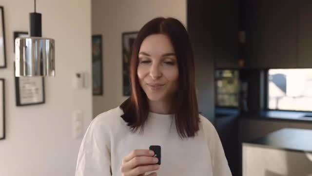 Weihnachten war für mich immer die schönste Zeit zum Backen – Bleche voller Kekse, Naschen ohne Ende … ich hab’s geliebt. Aber irgendwann hab ich gemerkt: Mein Körper mag’s nicht mehr auf diese Art. Also hab ich angefangen zu tüfteln: Wie kann Naschen genauso festlich, lecker und gleichzeitig gesünder & darmfreundlich sein?

✨ Daraus ist mein roh-veganer Weihnachts-Workshop entstanden!
 Am 6. Dezember zeig ich dir meine liebsten Sweet-Treats – ohne Backen, ohne raffinierten Zucker, aber mit ganz viel Geschmack und Liebe. 

Wir stellen gemeinsam rohvegane Xmas Süßigkeiten her und verarbeiten und schlemmen dabei außerdem meine Lieblings Datteln von @dattelbaer.at. 😍

📍 Innsbruck | 🕒 2,5 Stunden | Max. 12 Plätze
 🎟️ Anmeldung ab jetzt – Link in Bio!
 #kathikocht #veganchristmas #gesundnaschen #rohvegan #workshopinnsbruck #weihnachtszeitgenießen