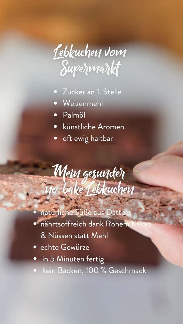 Diese crunchy rohveganen Lebkuchen Slices sind mein Go-To, wenn’s schnell, süß und gesund sein soll. In 5 (okay... 7 😅) Minuten fertig – du brauchst nur ein paar Zutaten und keinen Ofen!
 Aus dem Gefrierfach sind sie knackig & crunchy, bei Zimmertemperatur nach 5 Minuten wunderbar weich & chewy – du entscheidest!

Das Rezept: - 140 g Medjool Datteln (entsteint) - 220 g Cashews (eingeweicht & getrocknet) – 50 g Kakaobutter, geschmolzen - 35 g roher Kakao
- 1 TL Lebkuchengewürz
- 15 g Lucuma (optional)

Alles in den Food Processor geben, mixen bis eine formbare Masse entsteht. In eine Form drücken, einfrieren, mit Schokolade begießen, wieder einfrieren, schneiden und genießen! 

#rawvegan #nobake #weihnachtsrezepte #kathikocht #lebkuchen #zuckerfrei #rohvegan #dattelliebe