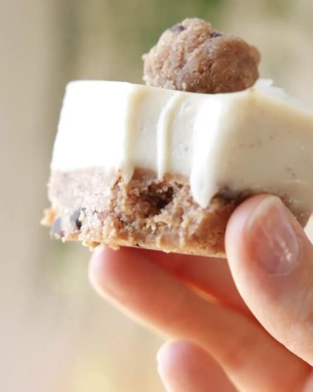 Egal ob bei Kuchen oder Eis - wenn es Cookie Dough gibt wird nicht lange überlegt. Probier die Bars aus, wenn du genau gleich denkst. 😏🌼

#nobake #cookiedough #rawbars #gesundnaschen